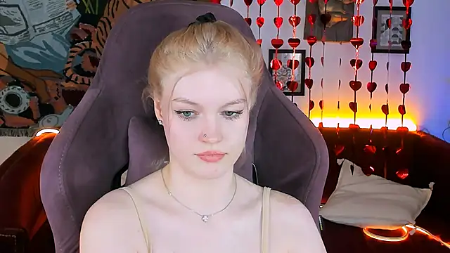 Snapshot of GraceGlamour chatting on February 2025 11:17:02 AM GraceGlamour online show from February 2025 11:17:02 AM