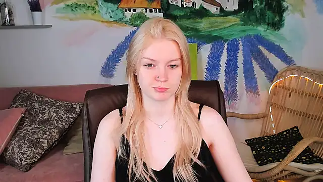 Snapshot of GraceGlamour chatting on February 2025 05:14:02 AM GraceGlamour online show from February 2025 05:14:02 AM