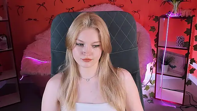 Snapshot of GraceGlamour chatting on February 2025 08:18:02 AM GraceGlamour online show from February 2025 08:18:02 AM