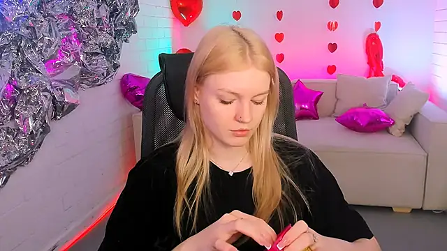 Snapshot of GraceGlamour chatting on February 2025 05:12:02 AM GraceGlamour online show from February 2025 05:12:02 AM