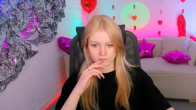 Snapshot of GraceGlamour chatting on February 2025 11:24:02 AM GraceGlamour online show from February 2025 11:24:02 AM