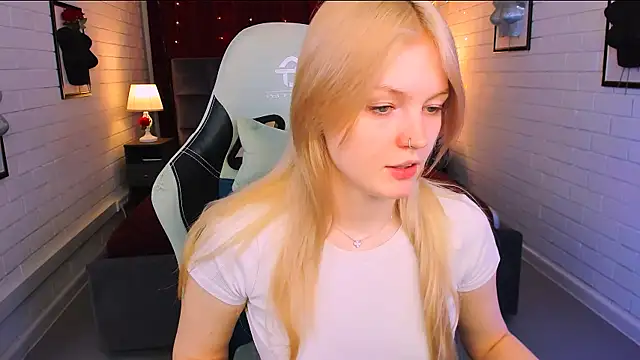 Snapshot of GraceGlamour chatting on February 2025 08:14:01 AM GraceGlamour online show from February 2025 08:14:01 AM