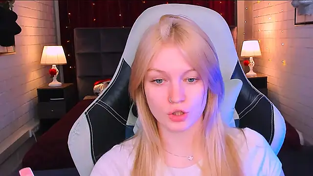 Snapshot of GraceGlamour chatting on February 2025 11:19:02 AM GraceGlamour online show from February 2025 11:19:02 AM