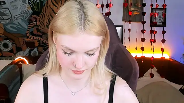 Snapshot of GraceGlamour chatting on February 2025 11:14:02 AM GraceGlamour online show from February 2025 11:14:02 AM