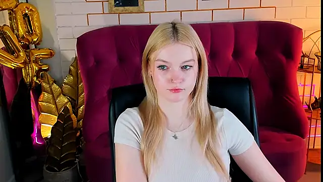 Snapshot of GraceGlamour chatting on March 2025 08:27:01 AM GraceGlamour online show from March 2025 08:27:01 AM