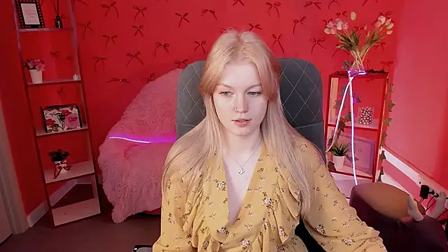 Snapshot of GraceGlamour chatting on March 2025 05:18:02 AM GraceGlamour online show from March 2025 05:18:02 AM