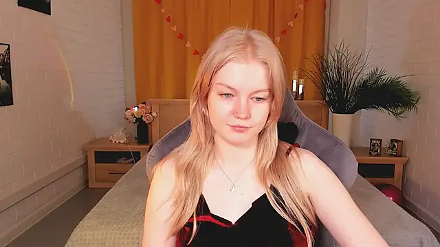 Snapshot of GraceGlamour chatting on March 2025 05:17:02 AM GraceGlamour online show from March 2025 05:17:02 AM