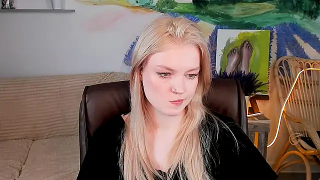 Snapshot of GraceGlamour chatting on March 2025 08:19:02 AM GraceGlamour online show from March 2025 08:19:02 AM