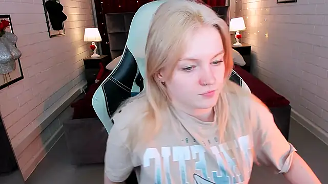 Snapshot of GraceGlamour chatting on March 2025 08:15:01 AM GraceGlamour online show from March 2025 08:15:01 AM