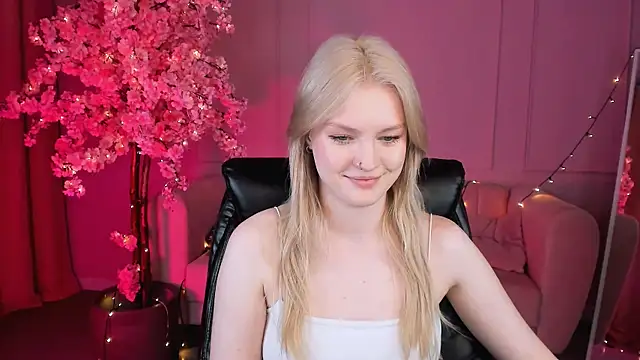 Snapshot of GraceGlamour chatting on March 2025 11:23:01 AM GraceGlamour online show from March 2025 11:23:01 AM