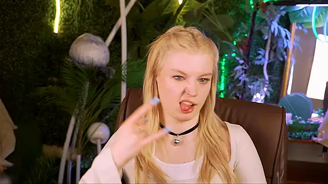 Snapshot of GraceGlamour chatting on March 2025 11:42:01 AM GraceGlamour online show from March 2025 11:42:01 AM