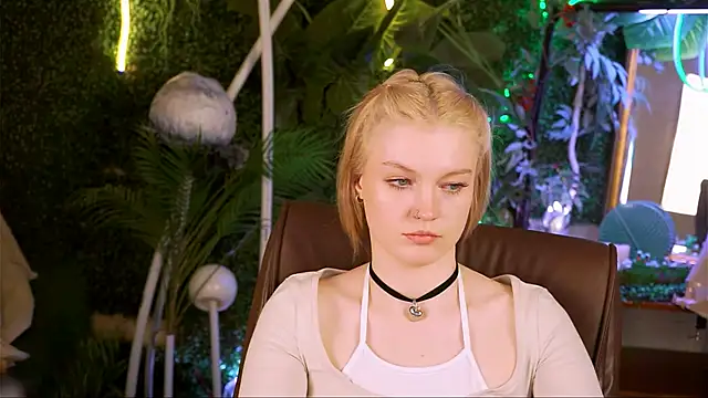 Snapshot of GraceGlamour chatting on March 2025 05:09:02 AM GraceGlamour online show from March 2025 05:09:02 AM