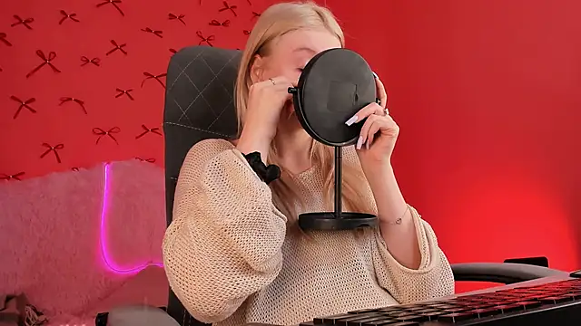 Snapshot of GraceGlamour chatting on March 2025 08:23:02 AM GraceGlamour online show from March 2025 08:23:02 AM