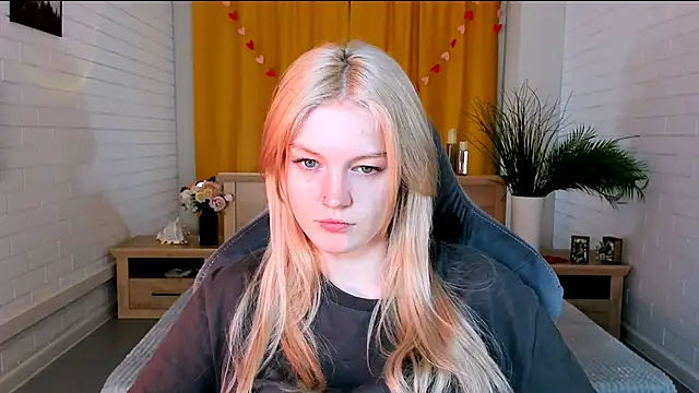 Snapshot of GraceGlamour chatting on March 2025 05:11:02 AM GraceGlamour online show from March 2025 05:11:02 AM