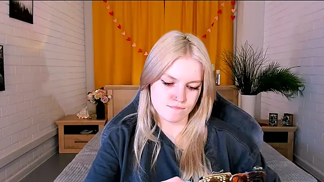 Snapshot of GraceGlamour chatting on March 2025 11:22:02 AM GraceGlamour online show from March 2025 11:22:02 AM