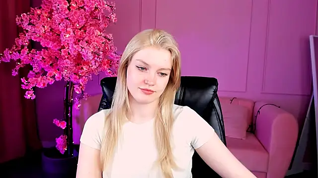 Snapshot of GraceGlamour chatting on March 2025 08:08:01 AM GraceGlamour online show from March 2025 08:08:01 AM