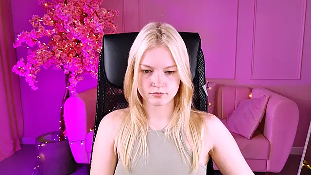 Snapshot of GraceGlamour chatting on September 2025 05:09:02 AM GraceGlamour online show from September 2025 05:09:02 AM