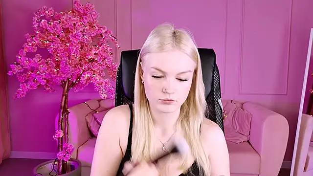 Snapshot of GraceGlamour chatting on September 2025 05:12:01 AM GraceGlamour online show from September 2025 05:12:01 AM