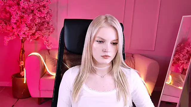 Snapshot of GraceGlamour chatting on November 2025 01:11:01 PM GraceGlamour online show from November 2025 01:11:01 PM