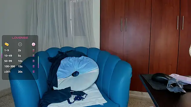 Julie Markk online show from November 2025 07:25:02 PM