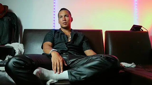 Leonnardo Jaramillo online show from January 2025 12:00:01 AM