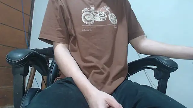 Snapshot of julien_xv chatting on October 2025 06:03:01 AM julien xv online show from October 2025 06:03:01 AM