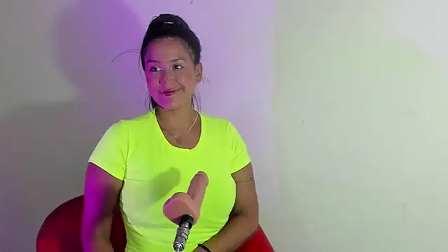 Snapshot of sharoncute1 chatting on April 2026 10:03:01 PM sharoncute1 online show from April 2026 10:03:01 PM