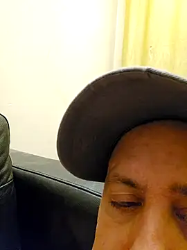 Snapshot of HeteroHotGuy1 chatting on December 2024 03:24:01 AM HeteroHotGuy1 online show from December 2024 03:24:01 AM