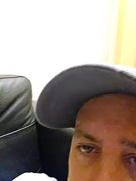 Snapshot of HeteroHotGuy1 chatting on December 2024 01:14:01 AM HeteroHotGuy1 online show from December 2024 01:14:01 AM
