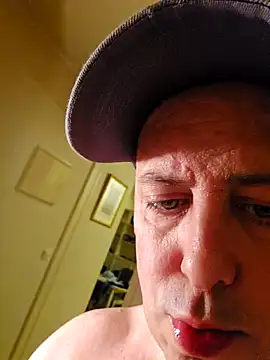 Snapshot of HeteroHotGuy1 chatting on January 2025 02:25:01 AM HeteroHotGuy1 online show from January 2025 02:25:01 AM