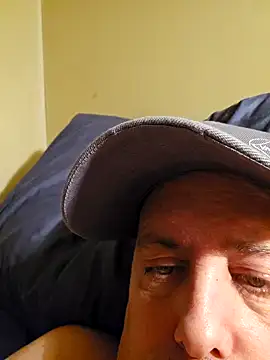 Snapshot of HeteroHotGuy1 chatting on January 2025 12:41:01 AM HeteroHotGuy1 online show from January 2025 12:41:01 AM