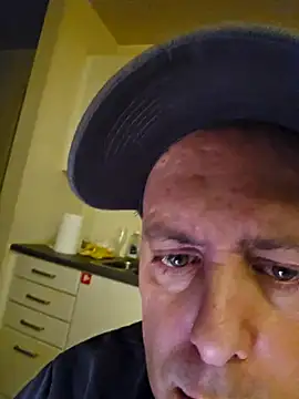 Snapshot of HeteroHotGuy1 chatting on January 2025 02:50:02 AM HeteroHotGuy1 online show from January 2025 02:50:02 AM