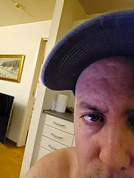Snapshot of HeteroHotGuy1 chatting on January 2025 02:51:02 AM HeteroHotGuy1 online show from January 2025 02:51:02 AM
