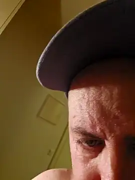 Snapshot of HeteroHotGuy1 chatting on January 2025 03:48:02 AM HeteroHotGuy1 online show from January 2025 03:48:02 AM