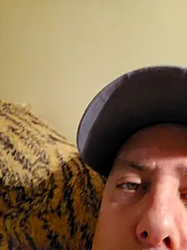 Snapshot of HeteroHotGuy1 chatting on January 2025 08:46:02 AM HeteroHotGuy1 online show from January 2025 08:46:02 AM