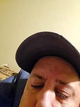 Snapshot of HeteroHotGuy1 chatting on January 2025 08:28:01 PM HeteroHotGuy1 online show from January 2025 08:28:01 PM