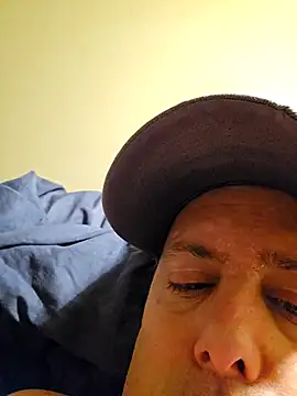 Snapshot of HeteroHotGuy1 chatting on January 2025 11:14:02 PM HeteroHotGuy1 online show from January 2025 11:14:02 PM