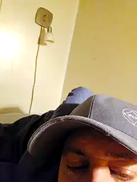 Snapshot of HeteroHotGuy1 chatting on January 2025 04:02:02 PM HeteroHotGuy1 online show from January 2025 04:02:02 PM
