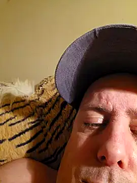 Snapshot of HeteroHotGuy1 chatting on February 2025 12:36:02 AM HeteroHotGuy1 online show from February 2025 12:36:02 AM
