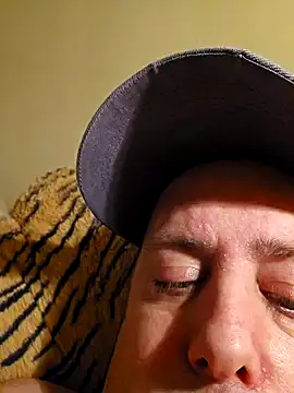 Snapshot of HeteroHotGuy1 chatting on February 2025 12:43:02 AM HeteroHotGuy1 online show from February 2025 12:43:02 AM