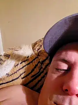Snapshot of HeteroHotGuy1 chatting on February 2025 03:54:01 AM HeteroHotGuy1 online show from February 2025 03:54:01 AM