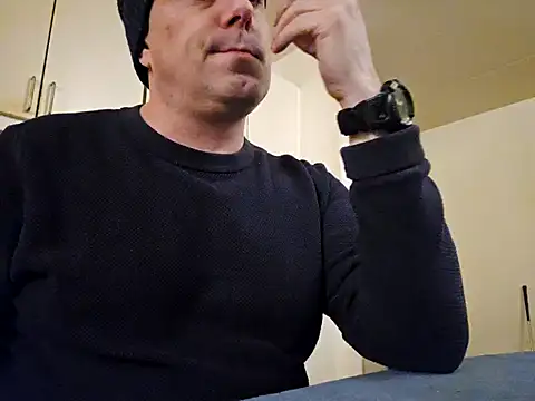 Snapshot of HeteroHotGuy1 chatting on February 2025 04:09:02 AM HeteroHotGuy1 online show from February 2025 04:09:02 AM