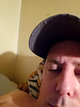 Snapshot of HeteroHotGuy1 chatting on March 2025 08:10:02 PM HeteroHotGuy1 online show from March 2025 08:10:02 PM