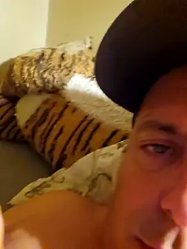 Snapshot of HeteroHotGuy1 chatting on September 2025 06:55:02 PM HeteroHotGuy1 online show from September 2025 06:55:02 PM