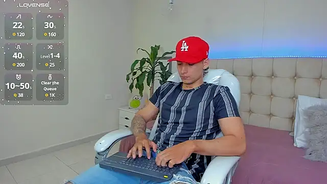 Damian23   online show from January 2025 12:48:01 PM