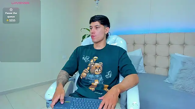 Damian23   online show from February 2025 01:48:01 PM