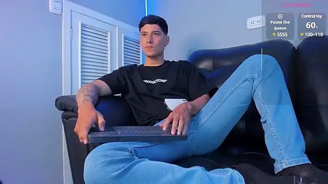 Damian23   online show from March 2025 03:46:02 PM