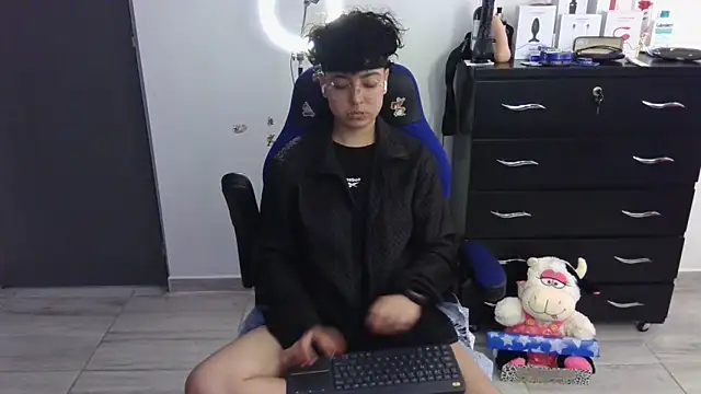 thomascooper7 online show from March 2025 09:12:02 PM