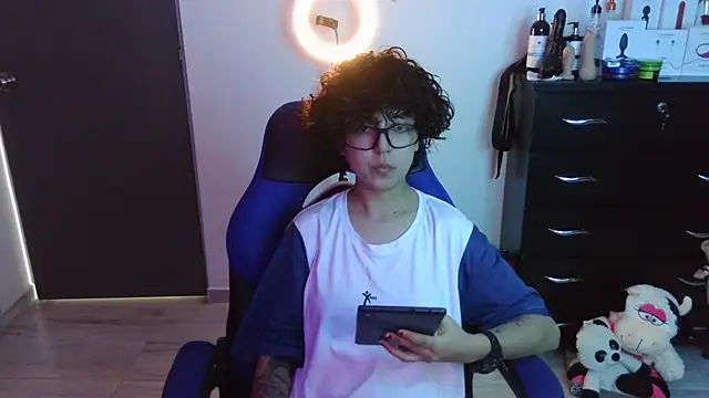 thomascooper7 online show from October 2025 07:25:02 PM