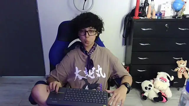 thomascooper7 online show from April 2026 07:36:02 PM